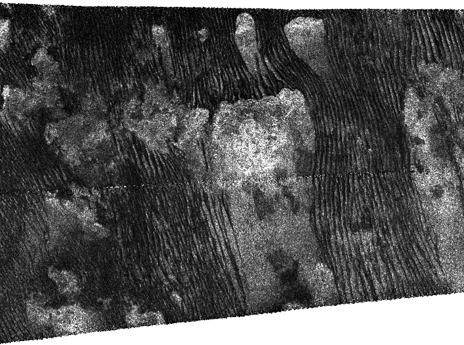 Cassini_captures_familiar_forms_on_Titan_s_dunes