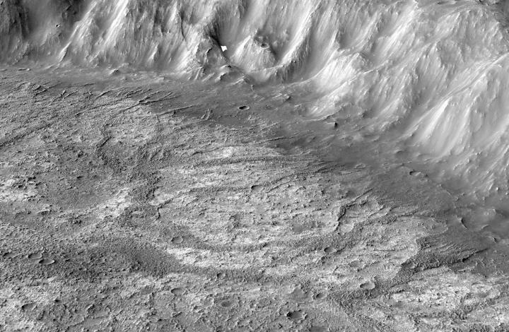 New Type of Crater Lake Found on Mars, Was Fed by Glacial Runoff