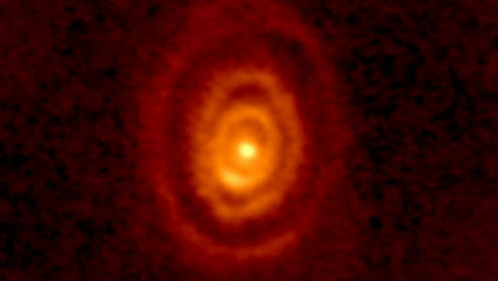 Aged Star Creates Rings of Lost Atmosphere