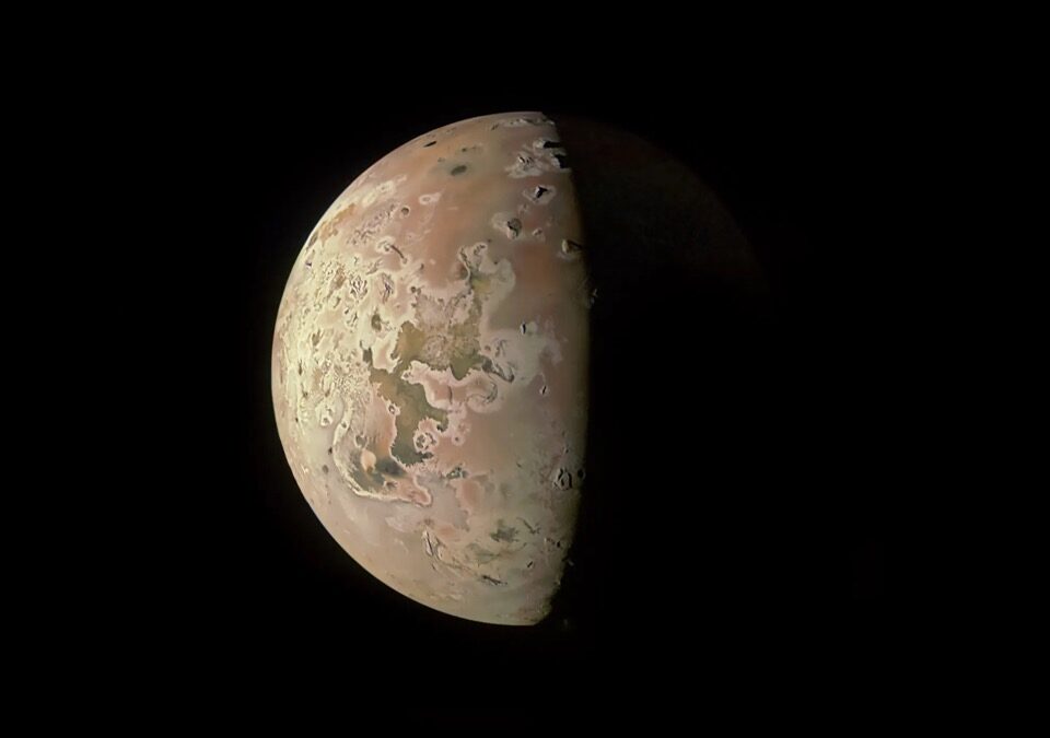 Closer Look: Io and Juno Begin to Part Ways