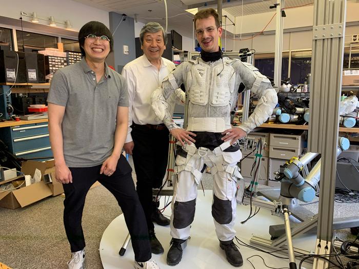 Robotic arms may rescue clumsy astronauts